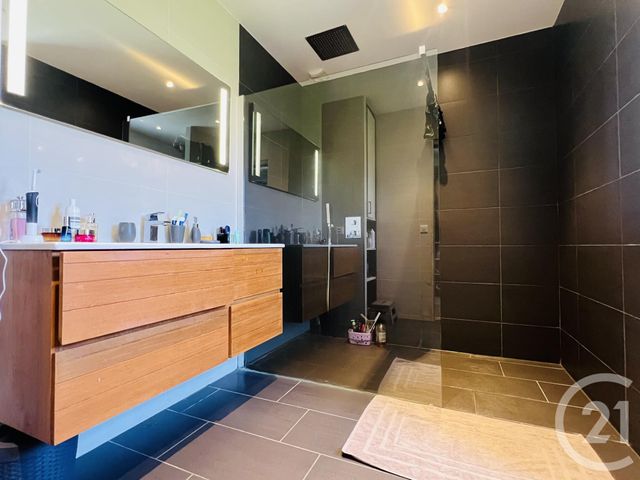 Maison &agrave; louer - 7 pi&egrave;ces - 204,44 m2 - Bassussarry - 64 - AQUITAINE