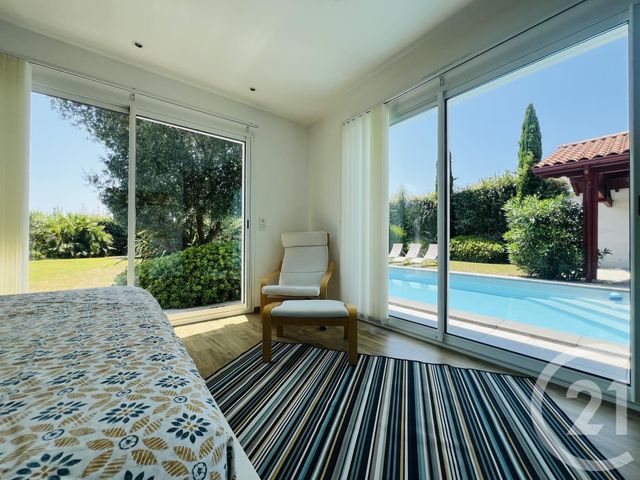 Maison &agrave; louer - 7 pi&egrave;ces - 204,44 m2 - Bassussarry - 64 - AQUITAINE